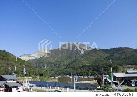 道の駅『伊吹の里』から見た息吹山 道の駅『伊吹の里』から見た息吹山 48691663
