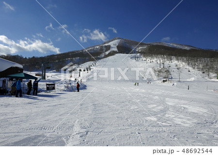 斑尾高原スキー場のメインゲレンデ ジャイアントコース 48692544