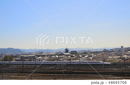 東寺の五重塔と新幹線 京都 48695706