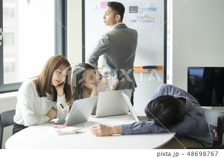 退屈な会議 オフィス 退屈な会議 オフィス 48698767