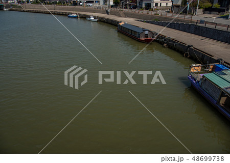山形県　酒田市　山居倉庫　山居橋からの眺め　屋形船 48699738