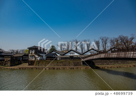 山形県　酒田市　山居倉庫　山居橋と船着場 48699739