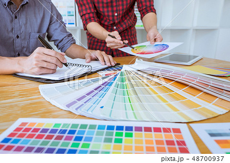 Team of Creative graphic designer meeting working on new project 48700937