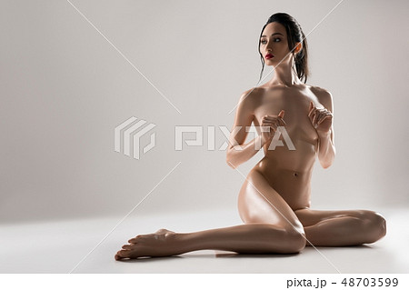 Gorgeous nude brunette sitting on the floor 48703599