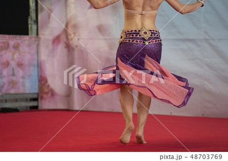 Oriental belly dancer beutiful move Oriental belly dancer beutiful move 48703769