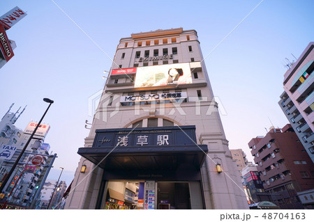 日本の東京都市景観  浅草駅などを望む 48704163