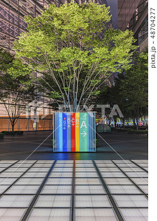 ウルグアイ人建築家ラファエル・ビニョールによって建てられた有楽町駅前の東京国際フォーラムの外観。 48704277