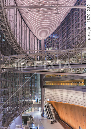 ウルグアイ人建築家ラファエル・ビニョールによって建てられた有楽町駅前の東京国際フォーラムの内面図。 ウルグアイ人建築家ラファエル・ビニョールによって建てられた有楽町駅前の東京国際フォーラムの内面図。 48704280