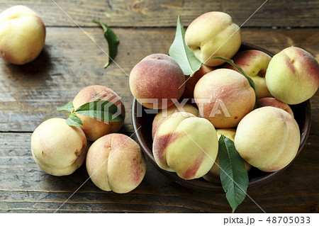 peaches with leaves top view 48705033