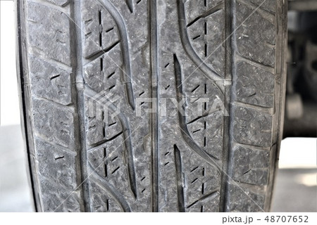 タイヤ 48707652