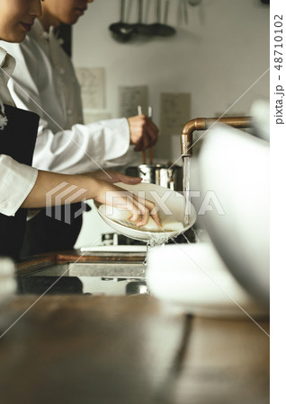 キッチン レストラン 男女 キッチン レストラン 男女 48710102