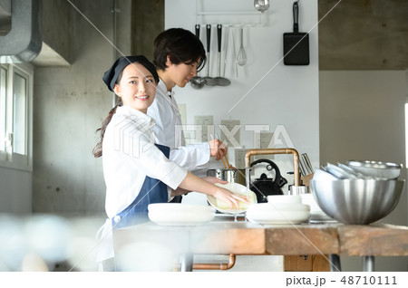 キッチン レストラン 男女 キッチン レストラン 男女 48710111