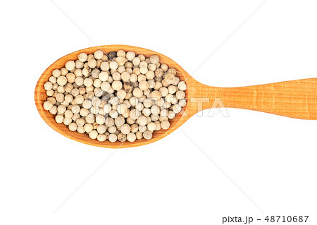 White pepper peas in spoon White pepper peas in spoon 48710687