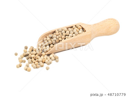 White pepper peas in scoop White pepper peas in scoop 48710779