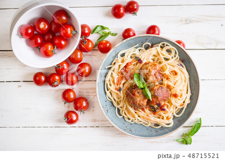 Spaghetti with meatballs and tomato sauce on a plate Spaghetti with meatballs and tomato sauce on a plate 48715521