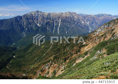 西穂高岳稜線から笠ヶ岳を望む 48715915