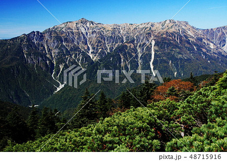 西穂高岳稜線から笠ヶ岳を望む 西穂高岳稜線から笠ヶ岳を望む 48715916