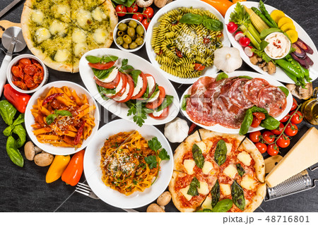 典型的なイタリア料理　Typical Italian cuisine 48716801