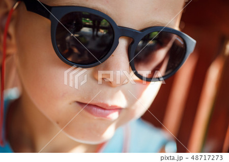 Portrait of a beautiful baby boy in sunglasses 48717273