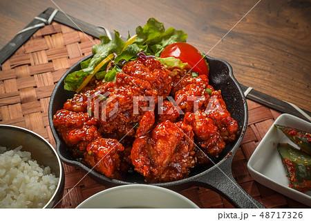 ヤンニョムチキン Korean spicy chicken (Yangnyeom Chicken) ヤンニョムチキン Korean spicy chicken (Yangnyeom Chicken) 48717326