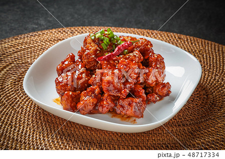 ヤンニョムチキン Korean spicy chicken (Yangnyeom Chicken) ヤンニョムチキン Korean spicy chicken (Yangnyeom Chicken) 48717334