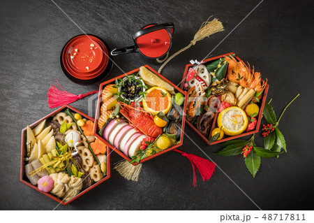 代表的な日本料理 折詰 Japanese food set(osechi) 代表的な日本料理 折詰 Japanese food set(osechi) 48717811