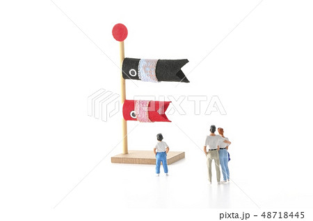 優しく見守る子供の日 48718445