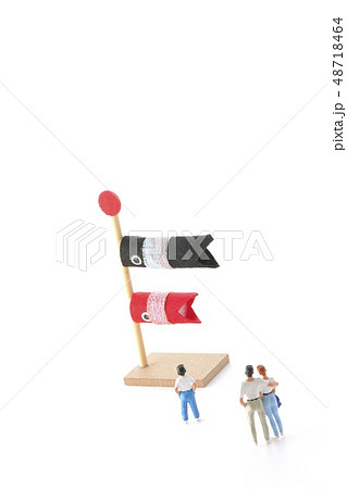 優しく見守る子供の日 48718464