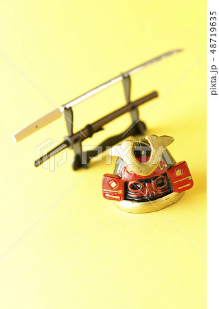 日本刀と赤兜 48719635