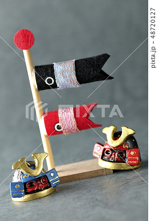 鯉のぼりと兜 鯉のぼりと兜 48720127