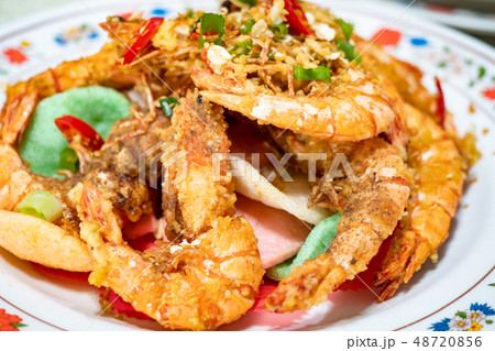 fried prawns with salt and chili 48720856