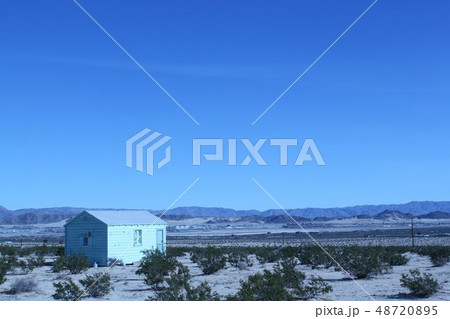 カリフォルニア、トウェンティーナインパームズの荒野の家 カリフォルニア、トウェンティーナインパームズの荒野の家 48720895
