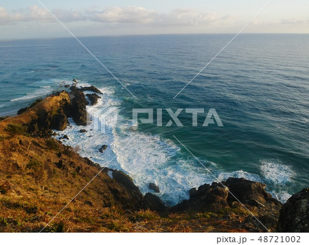 波打つ海岸線 48721002
