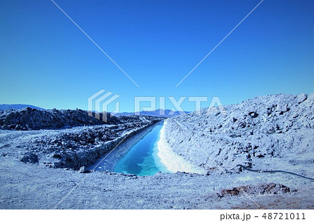 カリフォルニア、アンボイ近くのエメラルドレイク 48721011