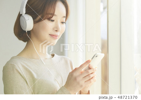 女性 ライフスタイル 音楽鑑賞 女性 ライフスタイル 音楽鑑賞 48721370