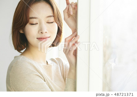 女性　ビューティー 48721371