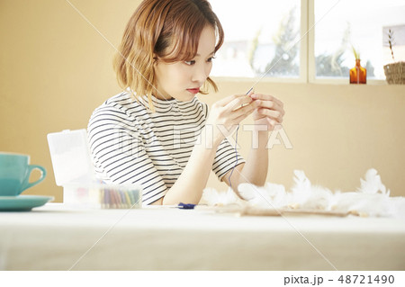 女性 ライフスタイル 刺繡 女性 ライフスタイル 刺繡 48721490