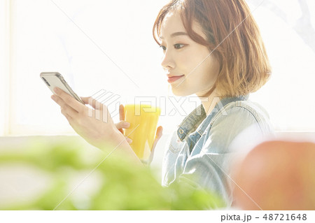 女性　ライフスタイル　ヘルシー 48721648