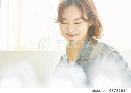 女性　ライフスタイル　料理 48721684