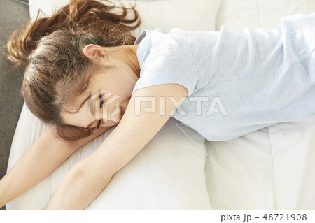 女性　ビューティー 48721908