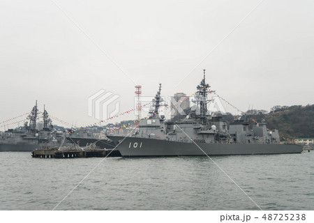 軍港の街横須賀、初めて湾内から軍艦を観る軍港クルーズ船に乗った。 48725238