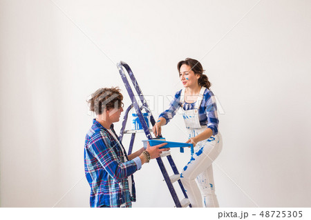 Teamwork, renovation and repair concept - Portrait of funny couple doing redecoration in apartment Teamwork, renovation and repair concept - Portrait of funny couple doing redecoration in apartment 48725305