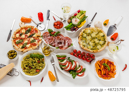 Typical Italian pasta 48725795