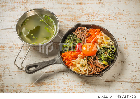 ビビンパ　韓国料理　bibimbap Korean food 48728755