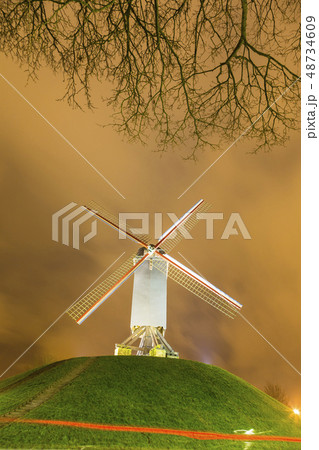 ベルギー　ブルッヘのボンヌ・シェール風車 48734609