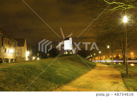 ベルギー　ブルッヘのボンヌ・シェール風車 48734616