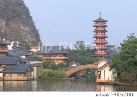 中国　桂林の伏波山の景色 48737191