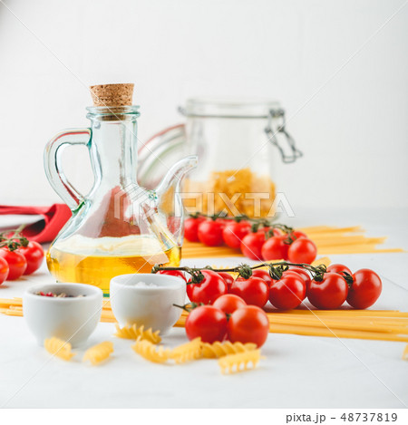 Italian Pasta with tomatoes, oil 48737819