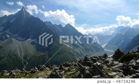 モンタンベ-ルから見るドリュとグランドショラス モンタンベ-ルから見るドリュとグランドショラス 48739296