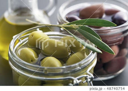 Olives in jar 48740754